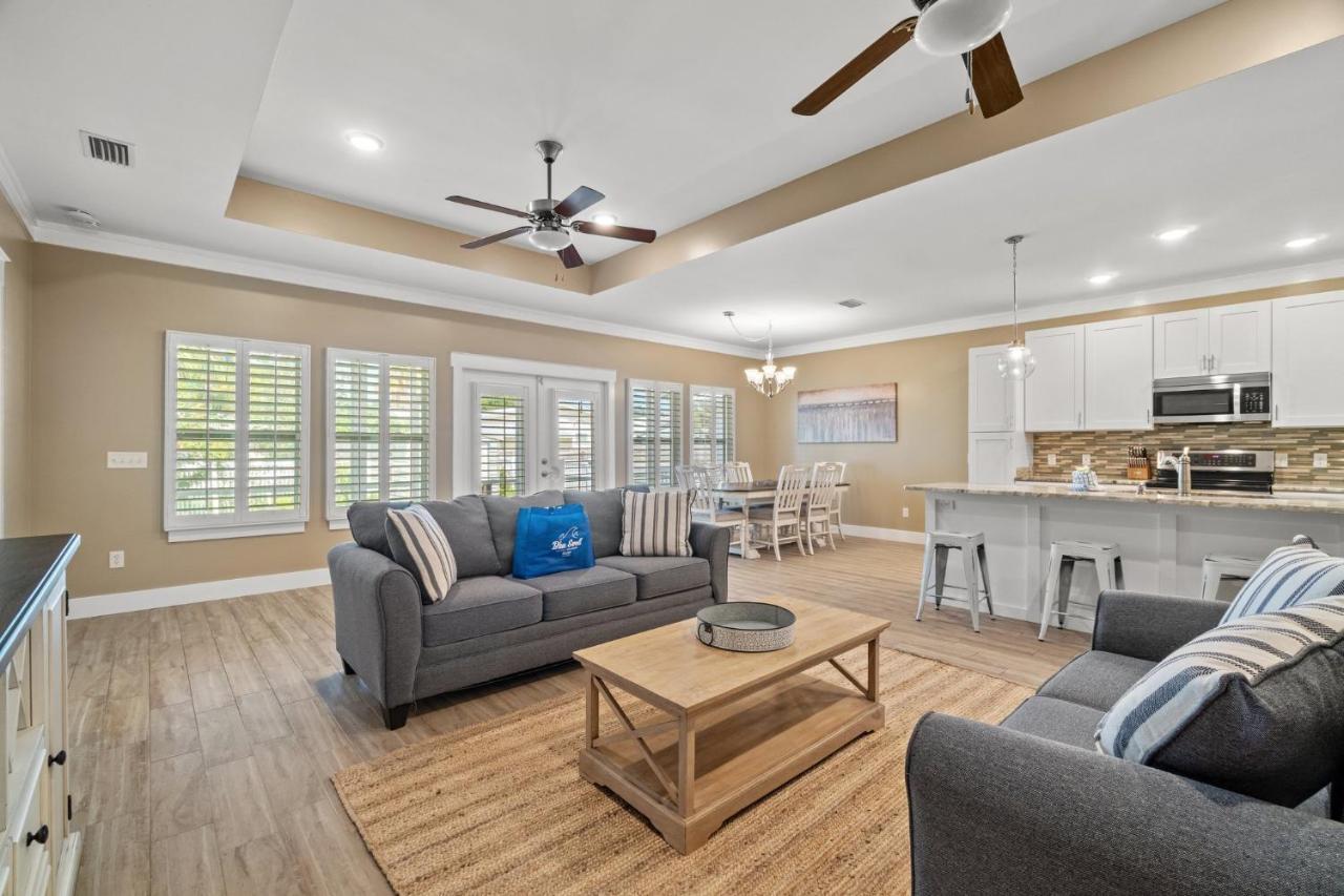 Holiday home Charming Retreat, A Short Walk To Laguna Beach, With For 10!