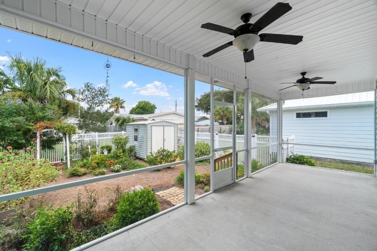 Holiday home Charming Retreat, A Short Walk To Laguna Beach, With For 10!