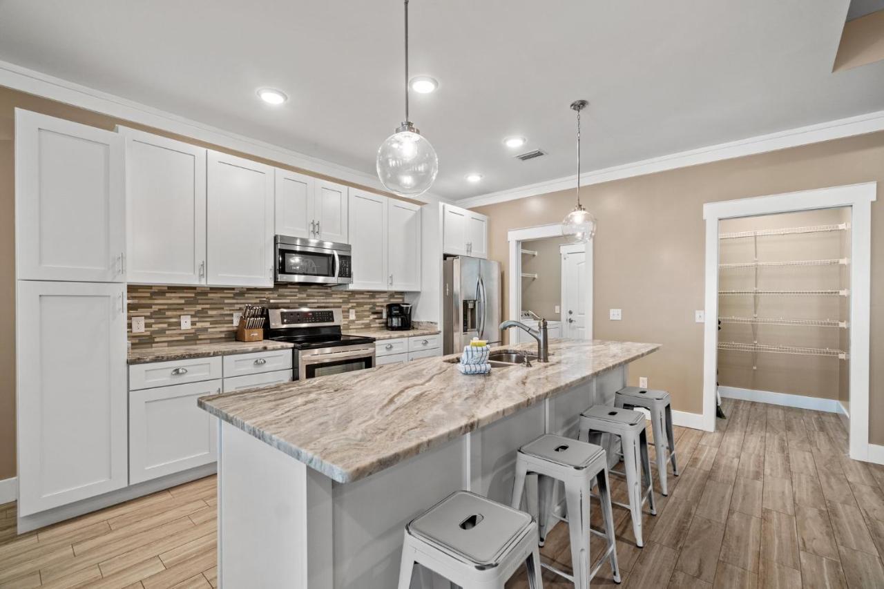 Charming Retreat, A Short Walk To Laguna Beach, With For 10! * Panama City Beach