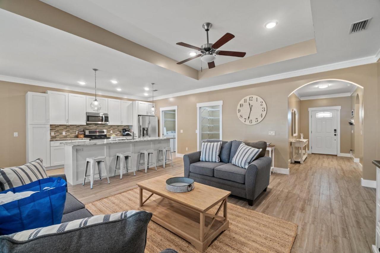 Holiday home Charming Retreat, A Short Walk To Laguna Beach, With For 10! Panama City Beach