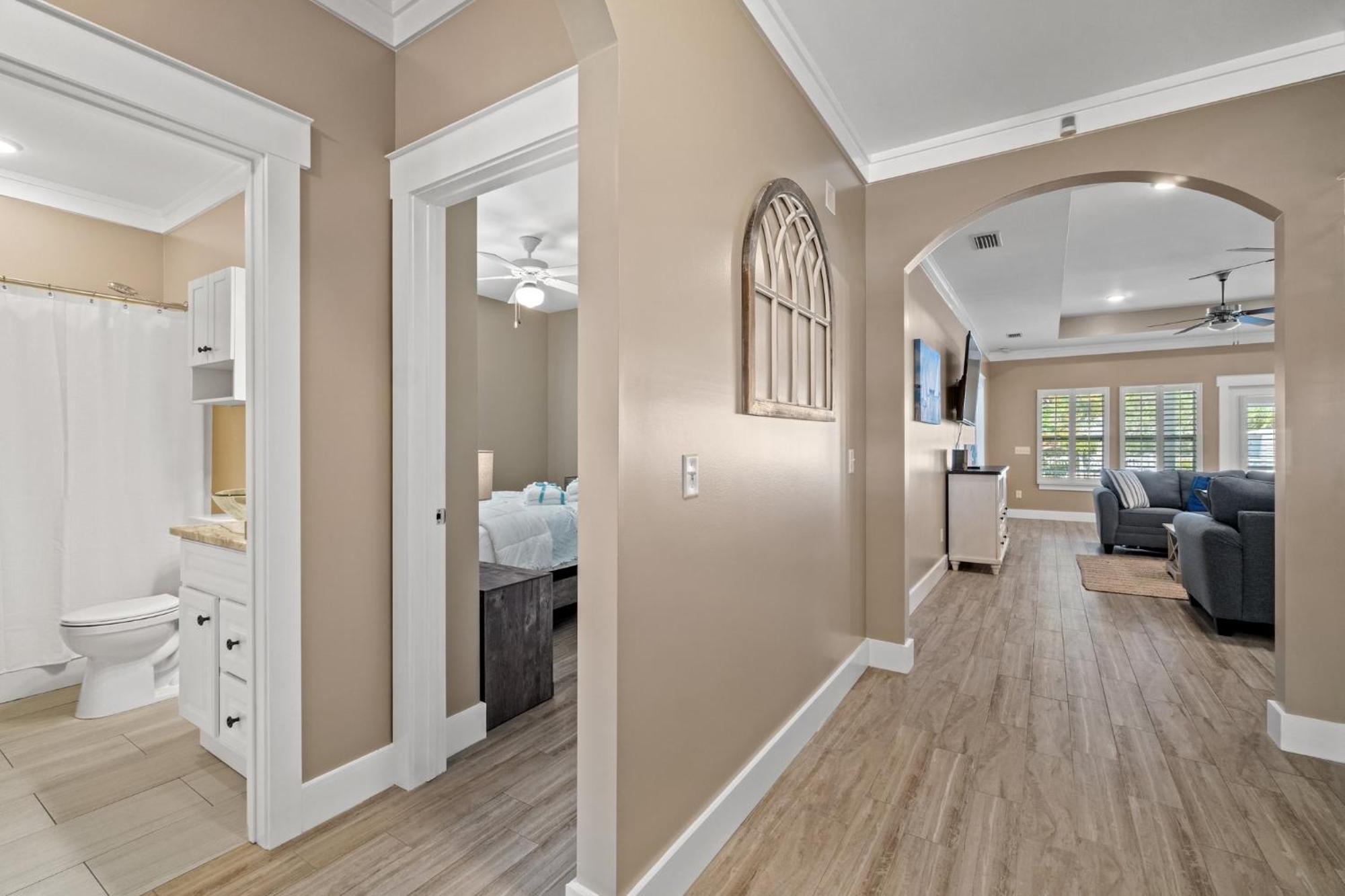 Charming Retreat, A Short Walk To Laguna Beach, With For 10! Panama City Beach