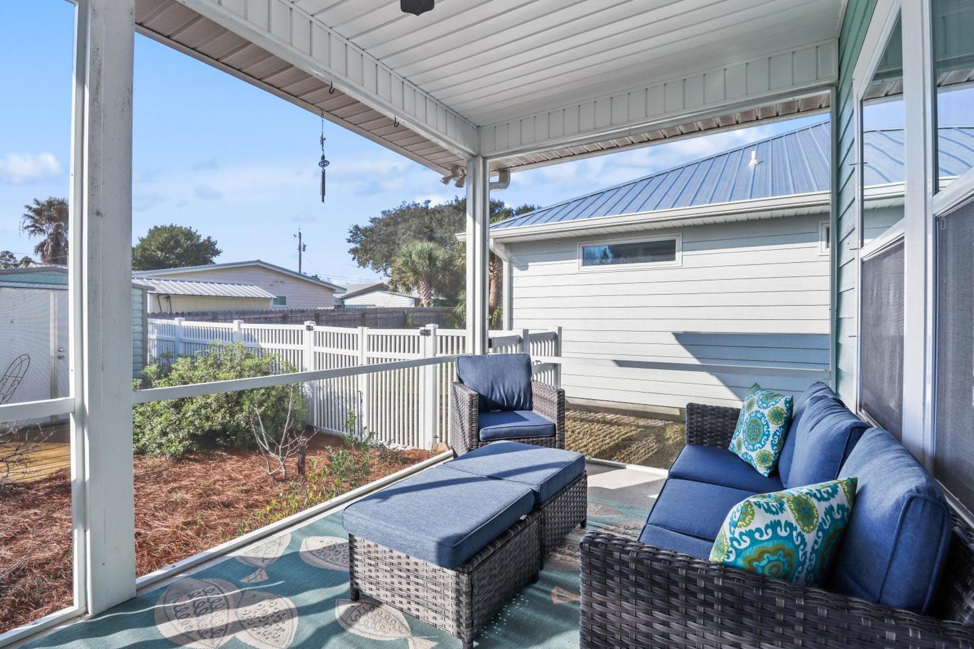 Charming Retreat, A Short Walk To Laguna Beach, With For 10! Holiday home