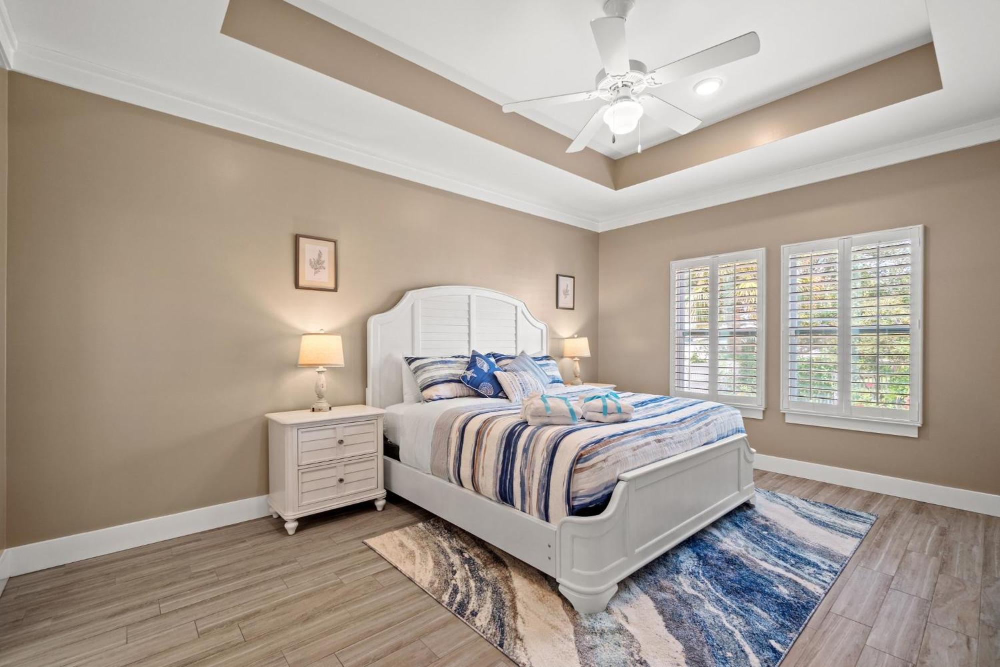Holiday home Charming Retreat, A Short Walk To Laguna Beach, With For 10! *