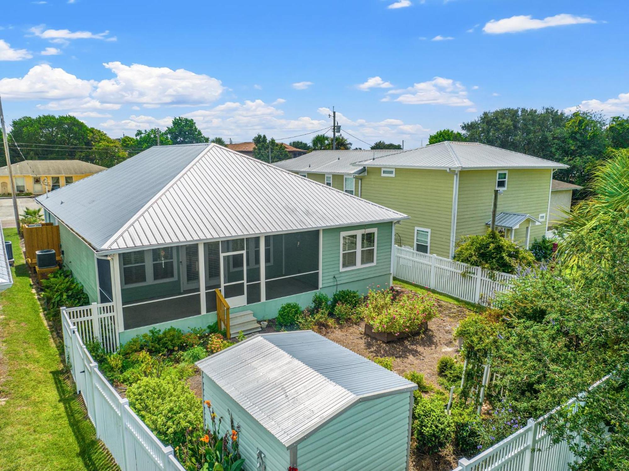 Holiday home Charming Retreat, A Short Walk To Laguna Beach, With For 10! Panama City Beach